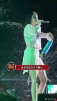 宣美泰国泼水节舞台，氛围好欢乐啊，羡慕在场的每一个人！