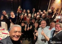 67岁周润发罕见现身，寸头造型满头白发，私下真实状态曝光