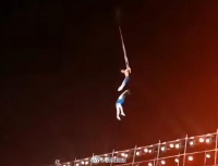 坠亡杂技女演员家属获得公司赔偿，其遗体已被送回老家