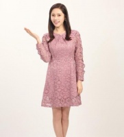 秋瓷炫生完孩子更丰满，穿蕾丝裙性感饱满，引起网友热议