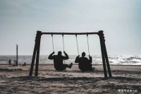 强行“攀”关系，只会让彼此都尴尬