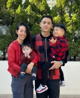 梁靖琪夫妇带两个儿子去老公的外国家乡 一家四口亲近大自然