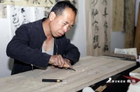 视觉临汾：襄汾县民间艺人在木板上“刻划”出文化厚重