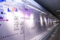 市民驻足“赏春” 上海地铁首度迎美术馆级别原作展览