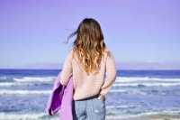 人过五十：穷莫信三事，富不交两人