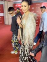 当高叶看向镜头的那一刻，是不一样的“大嫂”