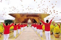 ​四海一脉归故里 万姓同根拜轩辕