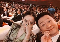 章子怡晒与吴京合照，引起网友热议