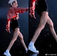 Lalisa身上的每一块肉都好性感。谁懂……