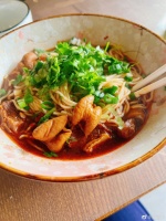 张若昀吃面cue白宇 网友纷纷期待二人合作