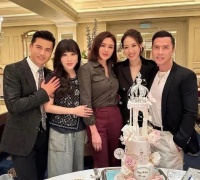 众富豪为甄子丹爱妻庆生！关之琳好身材太抢镜，紧搂吕良伟显亲密