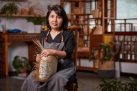 新征程新奋斗｜从业三十余年，手艺人把乡土与艺术融入草编