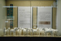 “千里马”驾临恭王府博物馆，近30件溥心畬画作展出