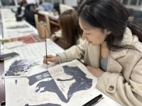 世界读书日｜冰城这所高校用百米长卷“图说”百部图书