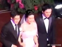 小辈霍启刚的婚礼，何鸿燊坐轮椅也要参加，原来全为了今天的赌牌