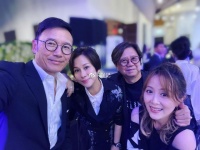 TVB七魔女与黄日华谢天华等相聚开怀畅饮 在合影当中大家都面色通红