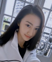 景甜晒素颜照，引起网友热议