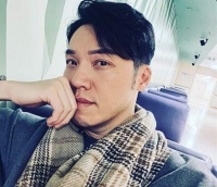 香港知名男星携丈夫出席富商父亲寿宴，资产几十亿，恐将无人继承