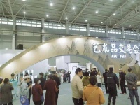 “龙骑士瓶”漂洋过海来了，这件宝物回家不简单