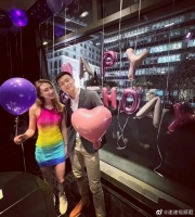 随着妹妹何超莲成功步入婚姻的殿堂……