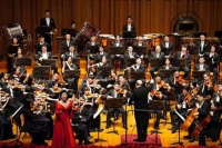演绎中西合璧两部力作 俞峰执棒宁波交响乐团登台国家大剧院