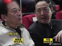 70岁唐国强和59岁刘劲台下同框，老搭档的互动话题不断