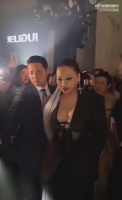时尚博主曝韩国艺人CL耍大牌 致自己崩溃当场气哭