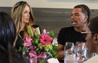 科勒绯闻曝光！与小10岁歌手约会，只爱黑又硬，NBA前夫吃醋吗