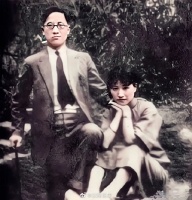 1930年，徐志摩和陆小曼新婚不久后，共同出游时留下的照片……