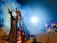 图｜师生们大金山载歌载舞迎接自己的节日