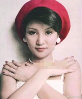 谢霆锋妈妈罕见露面，71岁颜值惊呆众网友