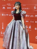 24岁的林妙可，昨晚走了北影节红毯，长大了又好像没长大的感觉