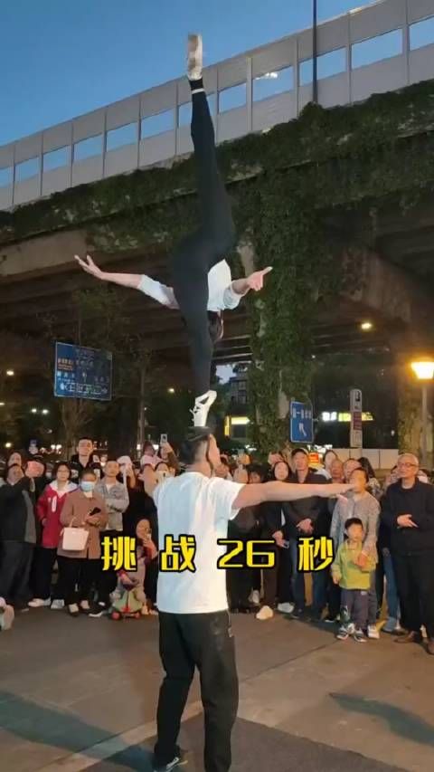 现场看这种连气都不敢喘，生怕打乱他的节奏