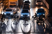 深圳总在偷偷奖励，把自己活成“中心”的人