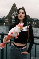 发现一个奇妙的地方： 谷爱凌穿的性感程度，不低于娜扎……