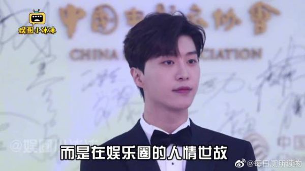 李晨尴尬拥抱范丞丞,表面上的和平分手,早就被范丞丞眼神出卖了