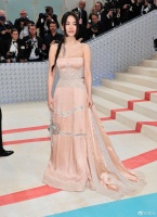 宋慧乔首次亮相Met Gala……