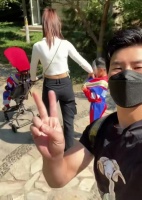 谢孟伟尴尬了，插队买票被赶出乐园，亮出明星身份仍然被拒绝门外