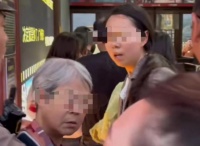 “插队网红”发声回应：没有插队只是平移，发飙是无法忍受被冤枉