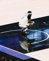 小佩顿社交媒体晒照，脚下的鞋可真是非常了！