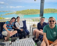 TVB前当家花旦近况曝光！与法籍老公海边度假，素颜出镜状态佳