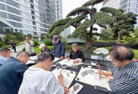 书画艺术进社区，翰墨飘香绘青松