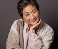 恭喜！香港知名老戏骨将升级做奶奶，儿子晒照宣布外籍妻子怀孕