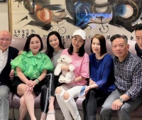 恭喜！香港知名女星公开新恋情，未婚产女遭大20岁前男友家暴