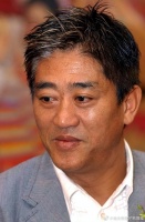 柯受良去世20年了，答应帮他照顾妻子的刘德华、张学友做到了吗