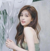 人气女星白鹿大秀事业线！肤白貌美太性感迷人，引起网友热议