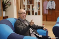 李建华追悼会众星现身！蔡明哭成泪人被人搀扶，姜昆神情悲伤