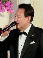 被批在白宫“最贵唱K”后 尹锡悦回顾称：没想到 很吃惊 但我唱得很好