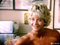 61岁梅格·瑞恩久违现身，粉丝直呼可惜，“美国甜心”疑整容过度