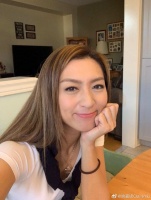 惊艳！TVB女星晒与子女合照，14岁女儿颜值高，被要求原地出道